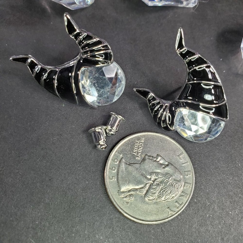 Villain Maleficent Horns Enamel Stud Earrings - Picture 7 of 8